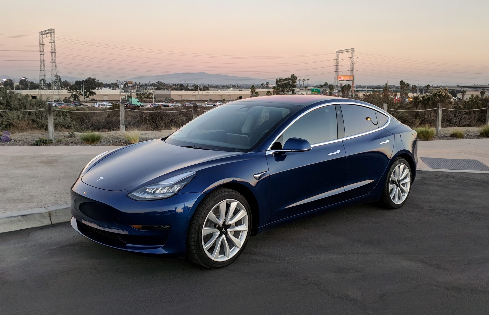 Model 3 chính là nguyên nhân dẫn đến sự hao hụt tài chính của Tesla
