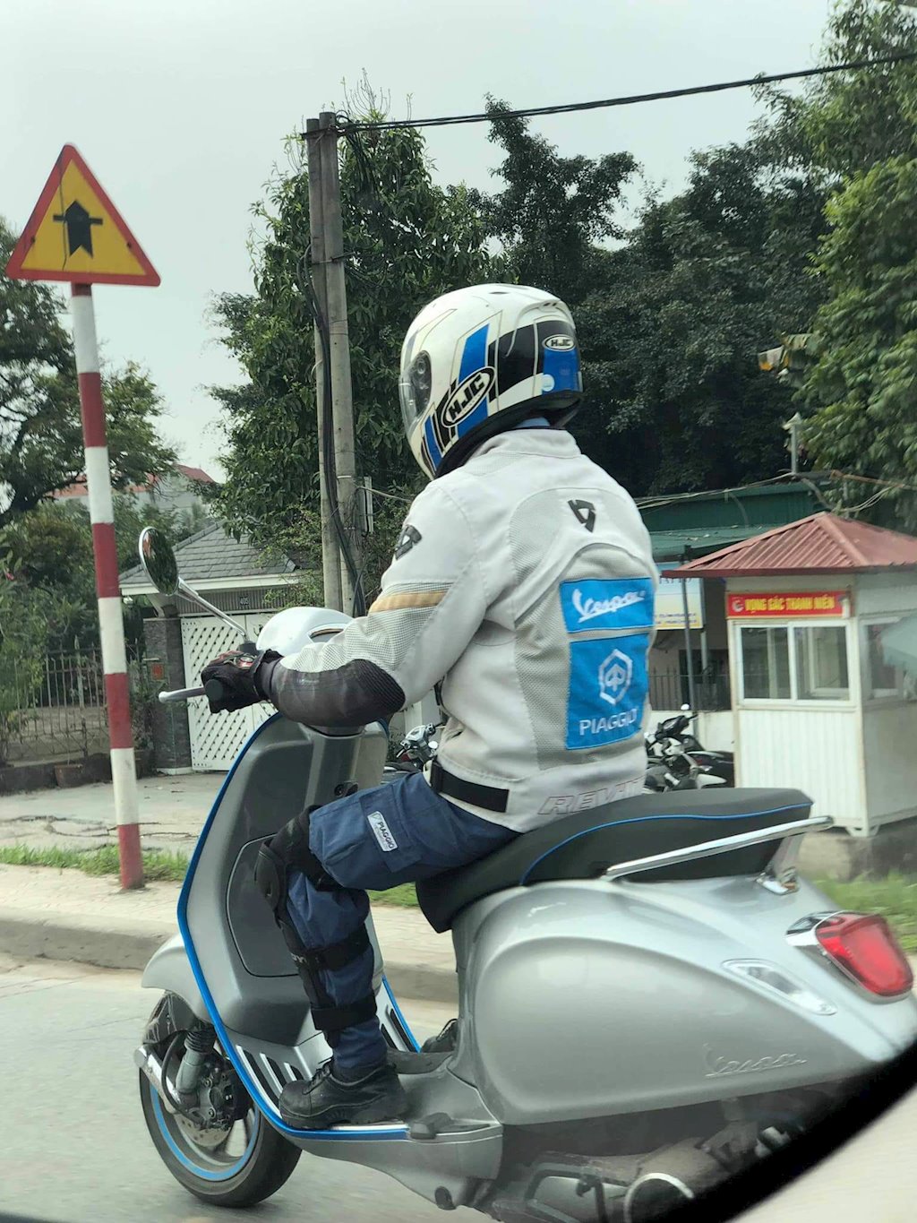 Hình ảnh chạy thử Vespa Elettrica tại Hà Nội