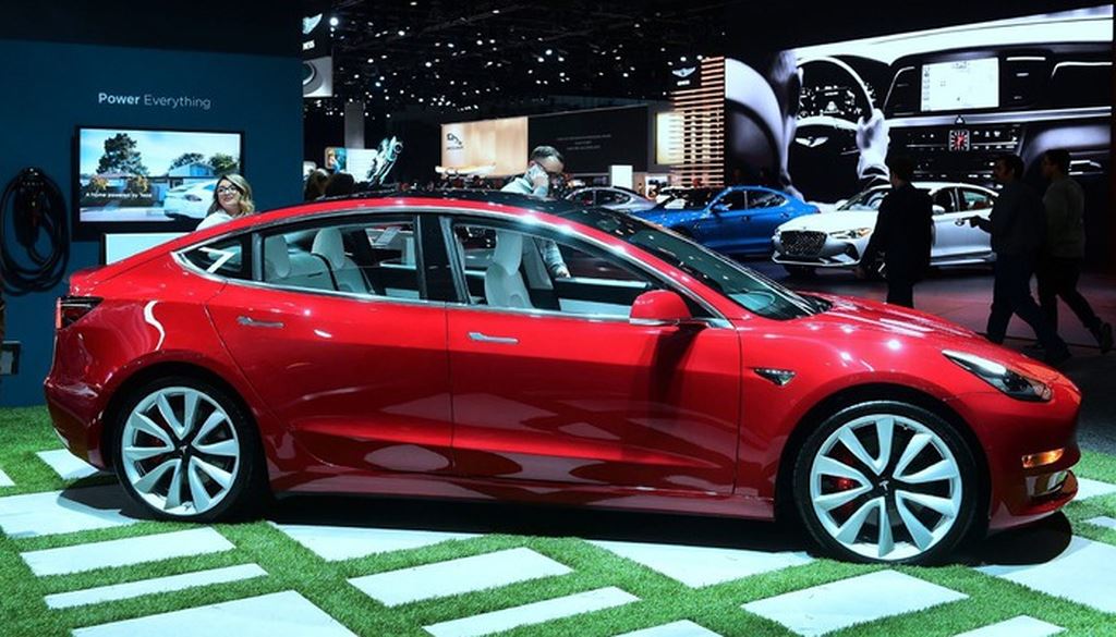 Tesla chính thức ra mắt xe điện Tesla Model 3 có giá 35.000 USD
