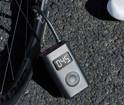  Xiaomi Bicycle Pump chỉ bằng chiếc pin dự phòng