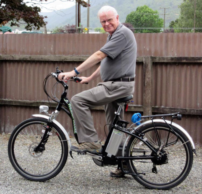 Chạy xe đạp điện giúp người cao tuổi cảm thấy tốt hơn về mặt tinh thần