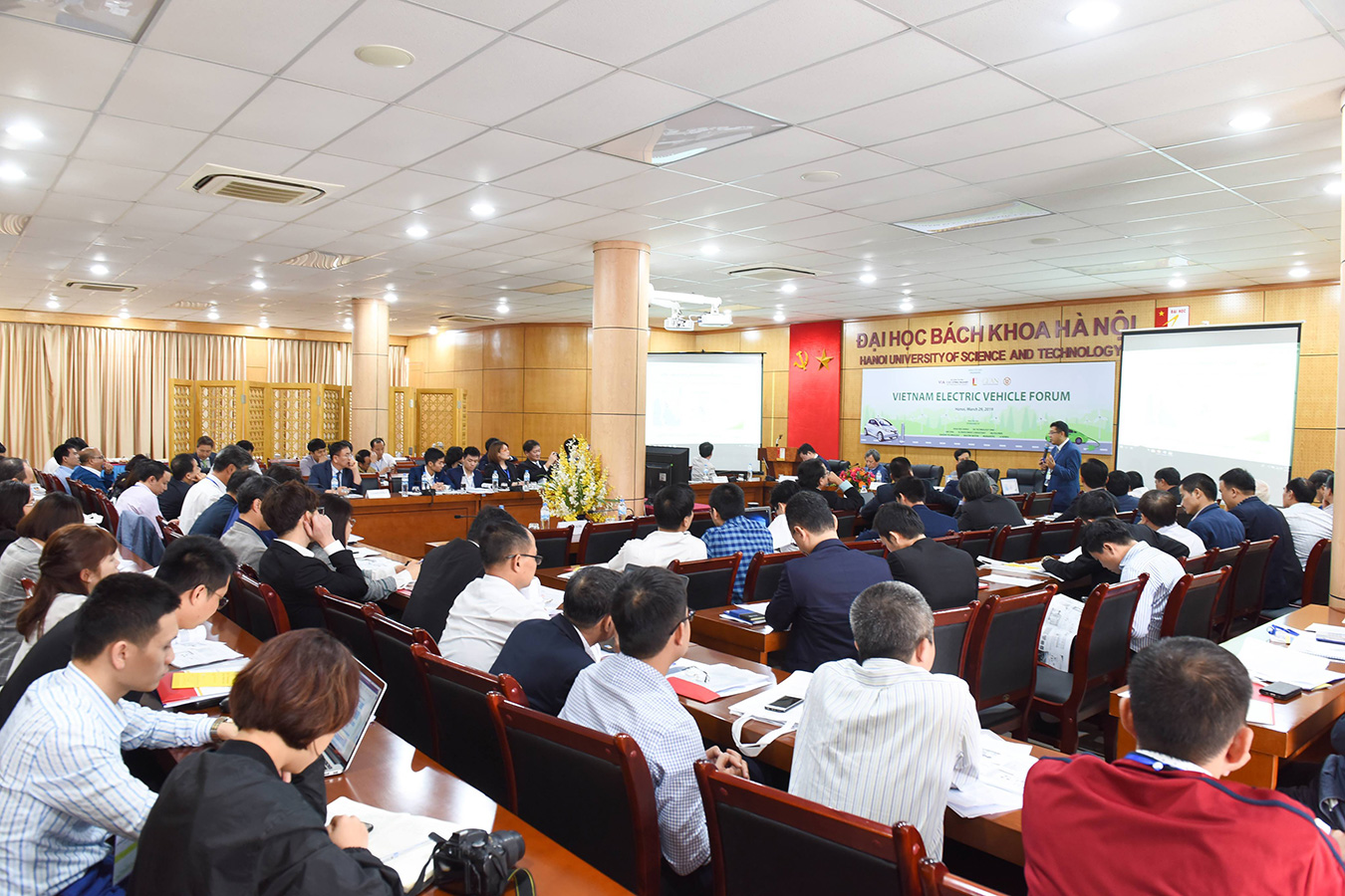 Tại Diễn đàn xe điện, nhiều người đã đề xuất thành lập Hội xe điện Việt Nam
