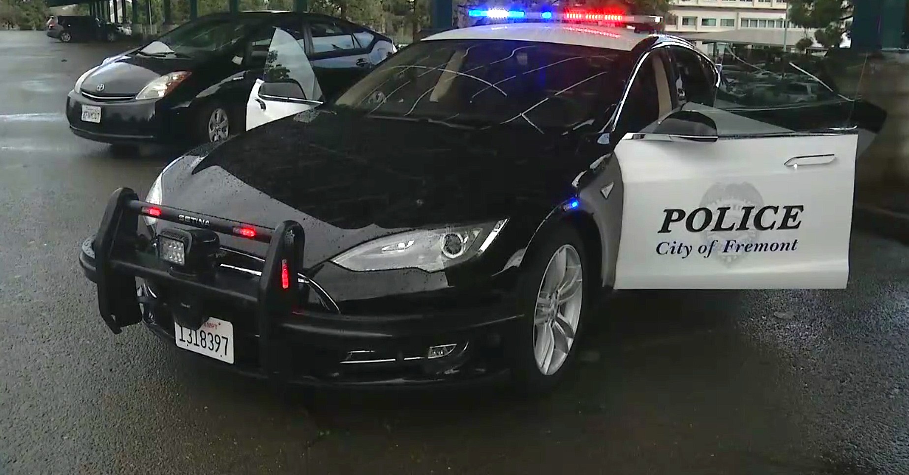 Xe điện Tesla biến thành xe tuần tra của Cảnh sát đã không còn xa lạ