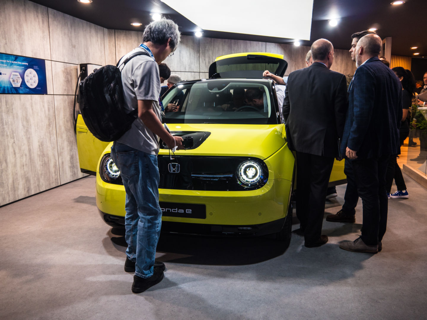 Chiếc hatchback chạy bằng pin này gây ấn tượng mạnh tại triển lãm ô tô Frankfurt