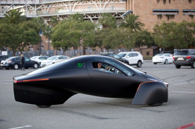 Aptera sEV- mẫu xe chạy điện đầu tiên chạy bằng năng lượng mặt trời