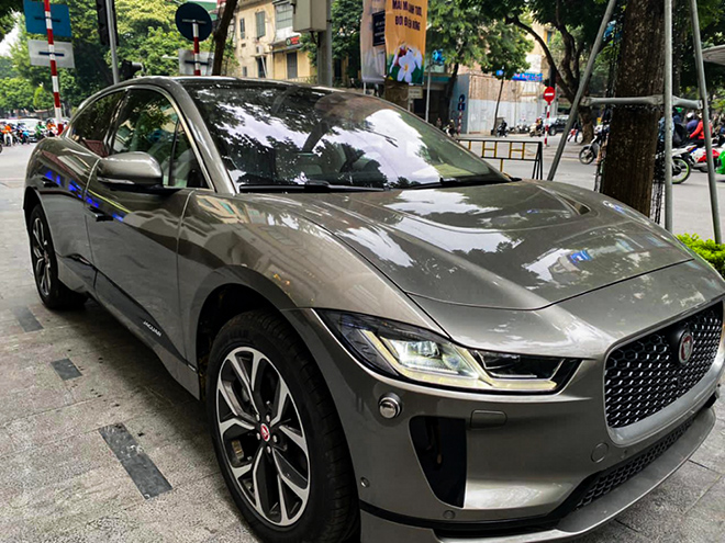 Jaguar I-Pace: Xe điện của đại sứ quán Anh xuất hiện trên đường phố Hà Nội
