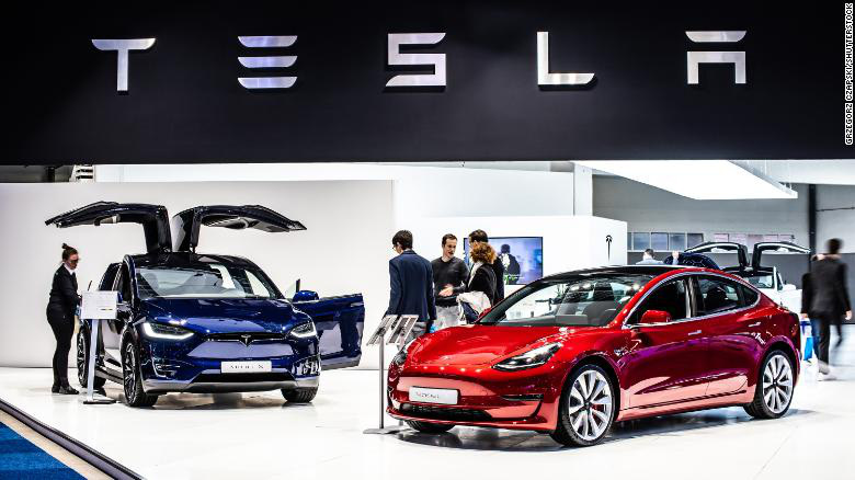Trước khi ngừng hoạt động Tesla đã sản xuất gần 102.700 xe điện trong 3 tháng đầu năm