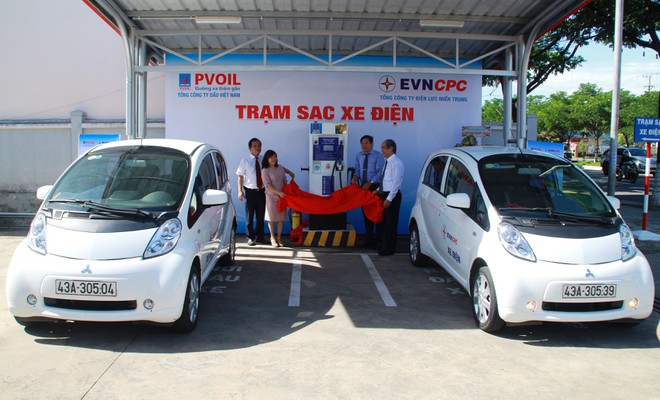 Ngày 2-7, PVOIL và EVNCPC đã khánh thành đưa vào sử dụng 2 trạm sạc xe điện tại Đà Nẵng