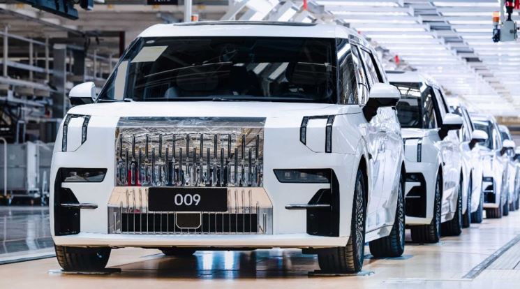 Zeekr Trung Quốc vừa chính thức ghi tên mình vào một trong số những nhà sản xuất ô tô ứng dụng công nghệ máy đúc khổng lồ Giga