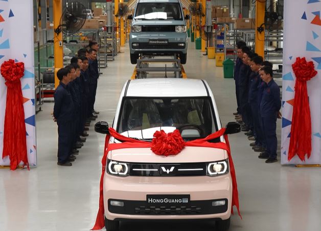 Công ty Cổ phần Cổ phần Ô tô TMT chính thức xuất xưởng những chiếc ô tô điện mini mang tên Wuling HongGuang MiniEV