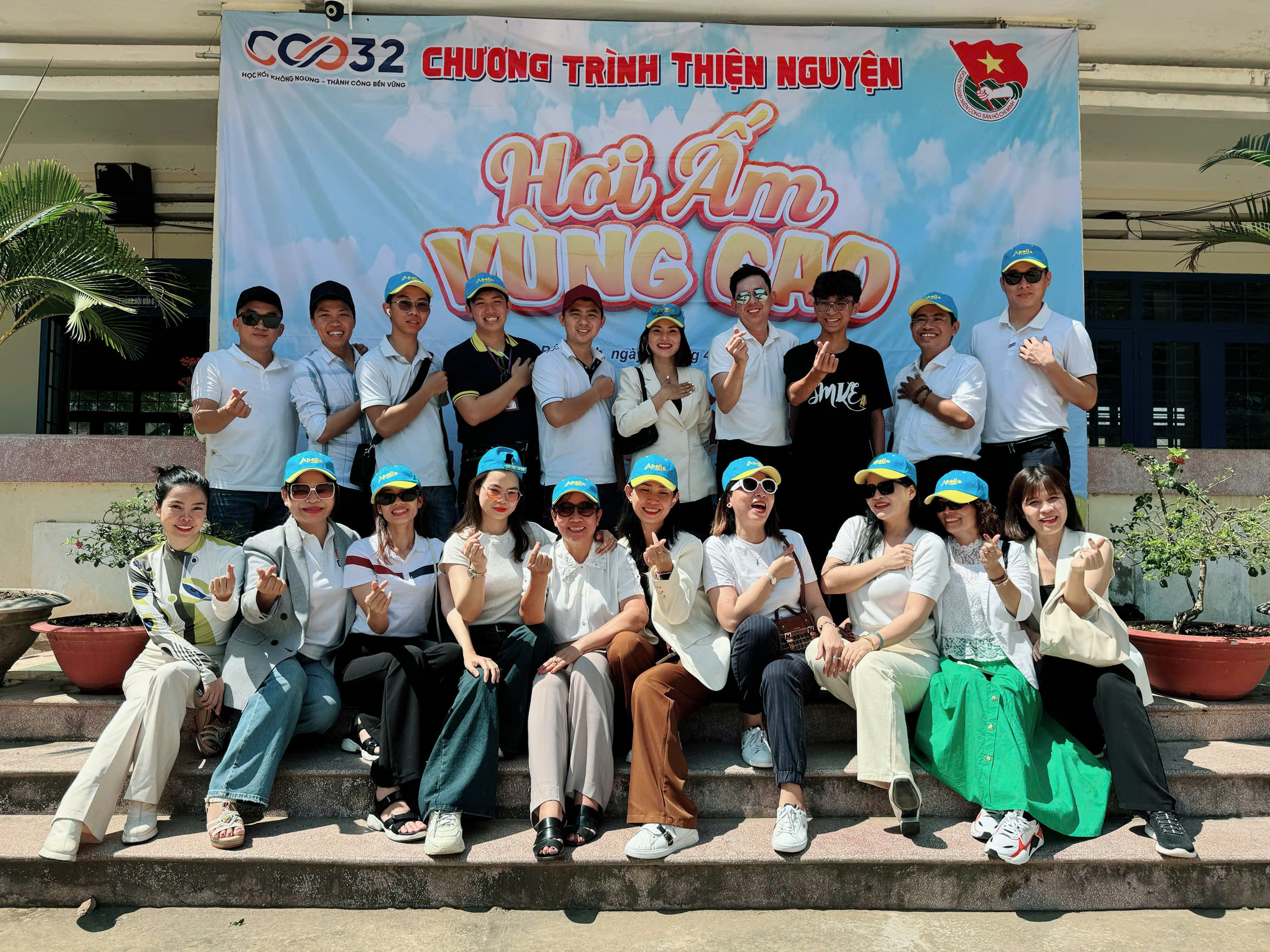 Hành trình "Hơi ấm vùng cao" - Cho đi chính là nhận lại