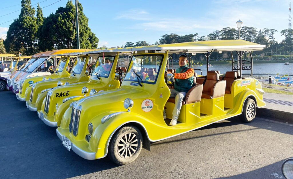 Những lợi ích của việc thuê ô tô điện du lịch, xe điện chở khách