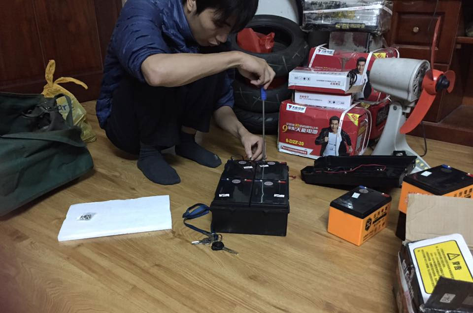 Không ngắt nguồn điện trước khi thay pin