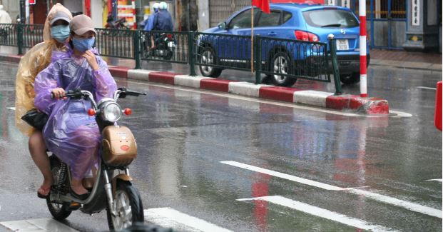 Xe đạp điện đi dưới mưa cần nắm rõ các kỹ năng