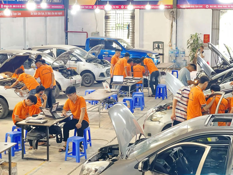 Học nghề sửa ô tô điện hết bao nhiêu tiền, mất bao lâu?