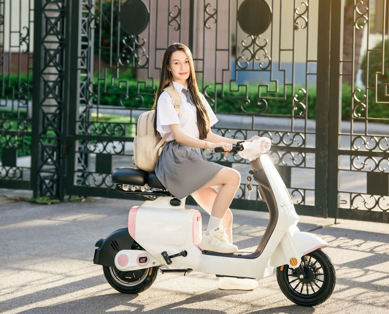 Chỉ nhìn giá bán mà bỏ qua chi phí pin và bộ sạc Chỉ nhìn giá bán mà bỏ qua chi phí pin và bộ sạc