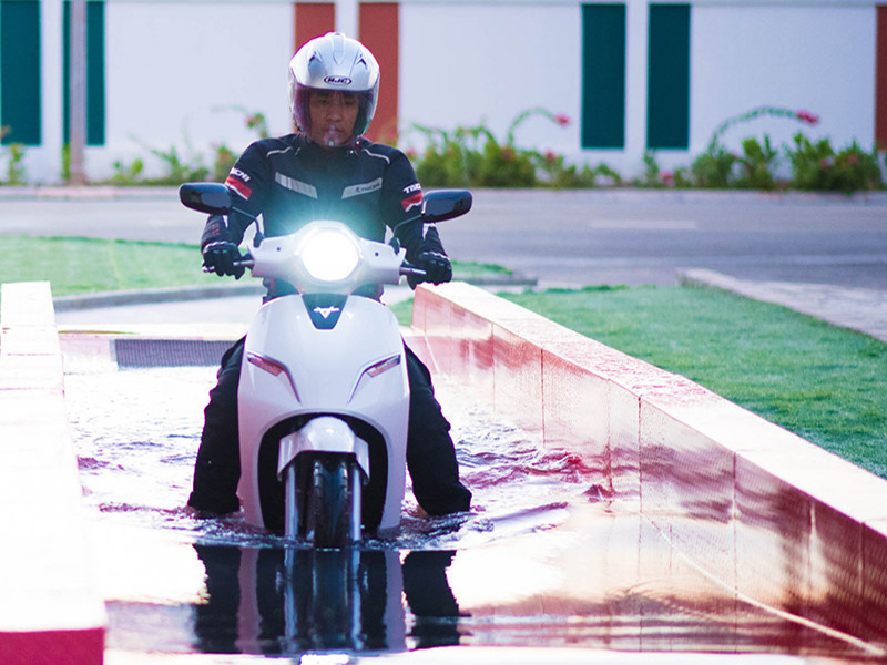 Những ưu điểm và hạn chế của xe máy điện Vinfats