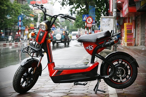 Xe đạp điện nhập khẩu trên đường phố Việt Nam