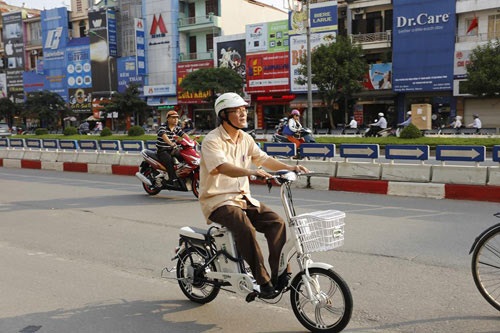 Kết quả hình ảnh cho xe dạp điện người già