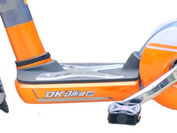 Để chân Xe đạp điện Dkbike 18A Plus với khoảng cách phù hợp