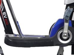 Để chân Xe đạp điện EV S2 với khoảng cách phù hợp