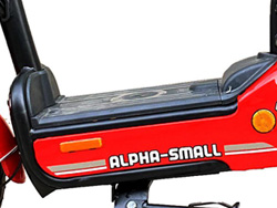 Để chân Xe đạp điện Alpha Small với khoảng cách phù hợp