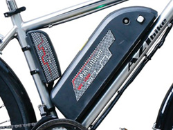 Pinlithium Xe đạp điện AZI E-bike 700C giúp xe di chuyển 50km cho 1 lần sạc