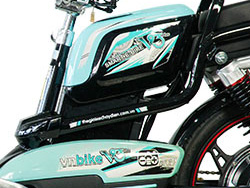 Hộp bình ắc quy Xe đạp điện Vnbike V3 Plus Limited được đặt phía dưới yên trước