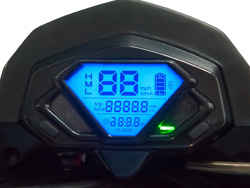 Mặt đồng hồ điện tử Xe máy điện SYM Z1 với khản năng thông báo chính xác