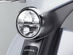 Đèn pha Xe máy điện Honda EV-cub với khản năng chiếu sáng tuyệt vời